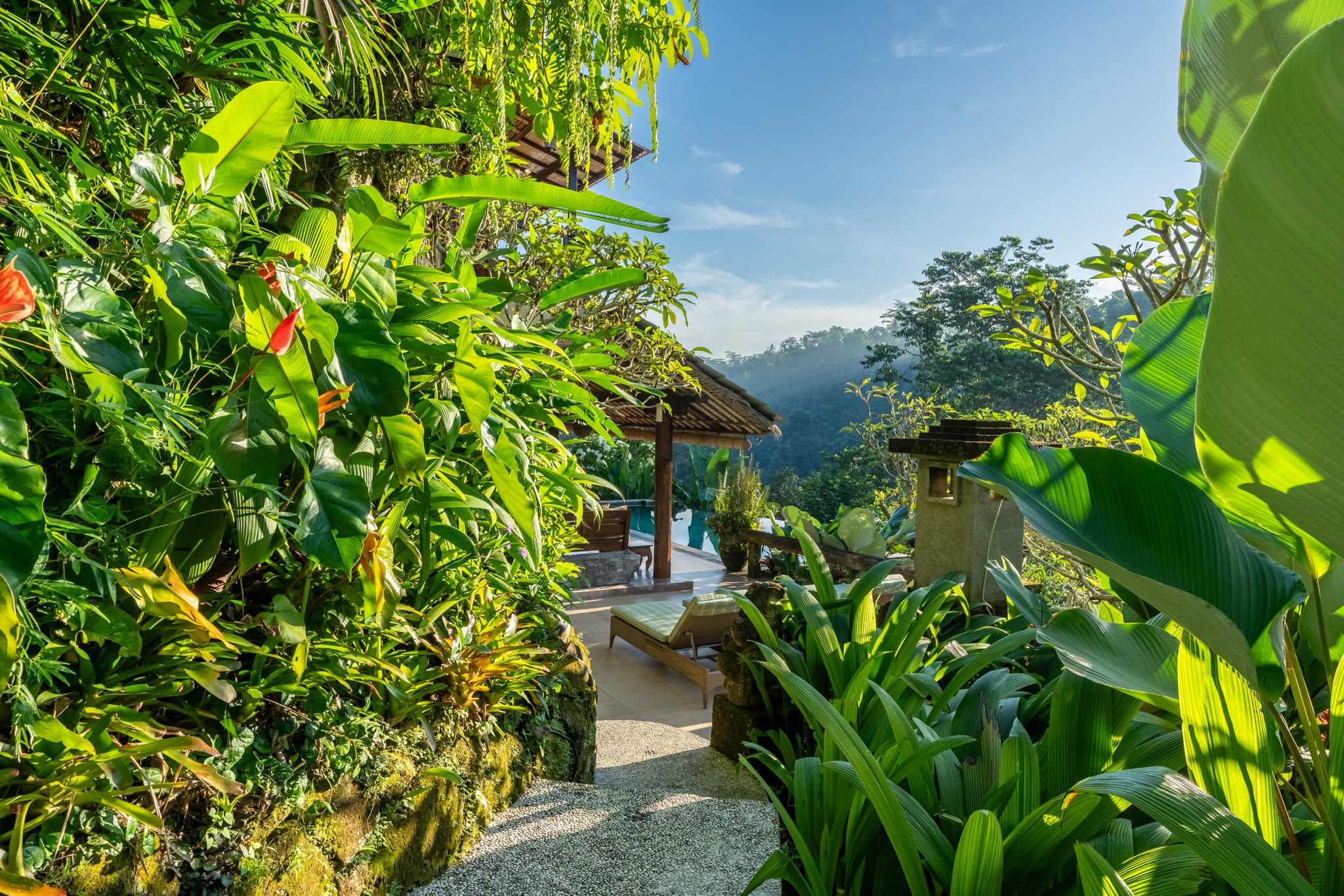 Villa Sagitta - Short path to the main villa from the Joglo overlooking the Ubud jungle